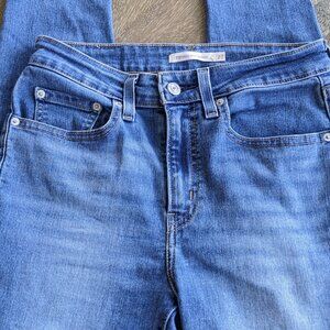 Levi Strauss & Co 721 High Rise Skinny Medium Light Wash Distressed Size 27x28L